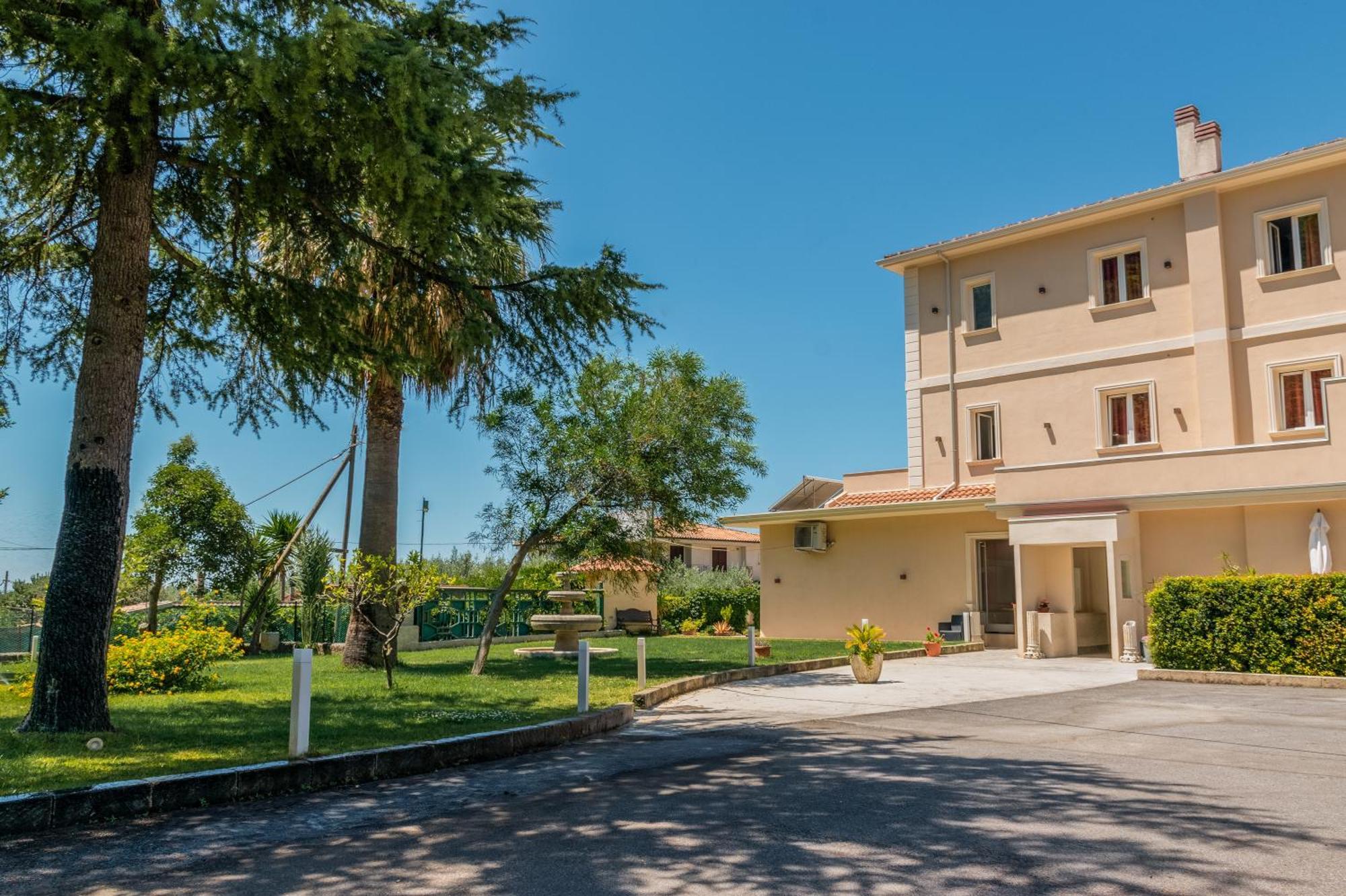 Hotel Ristorante La Mimosa Lamezia Terme Kültér fotó